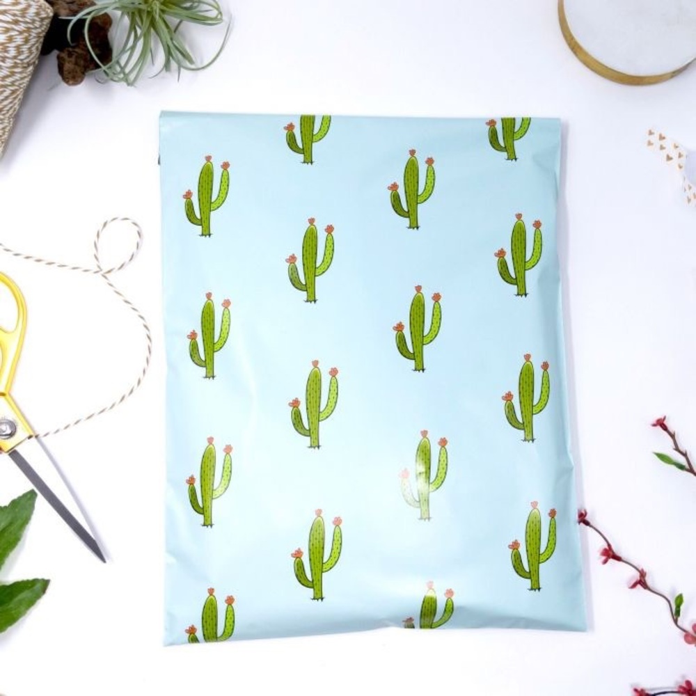 25 (10 x 13) poly mailers. Cactus.